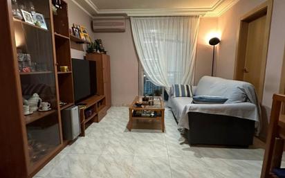 Wohnzimmer von Wohnung zum verkauf in Santa Coloma de Gramenet mit Abstellraum und Balkon