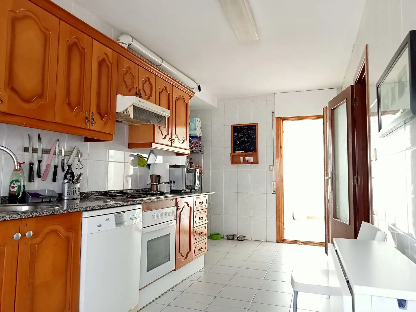 Cuina de Casa o xalet en venda en Monzón amb Calefacció, Jardí privat i Terrassa