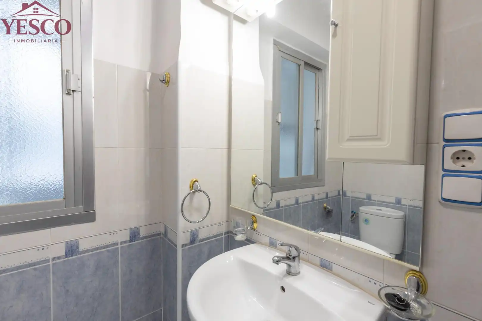 Bathroom of Flat for sale in Granada