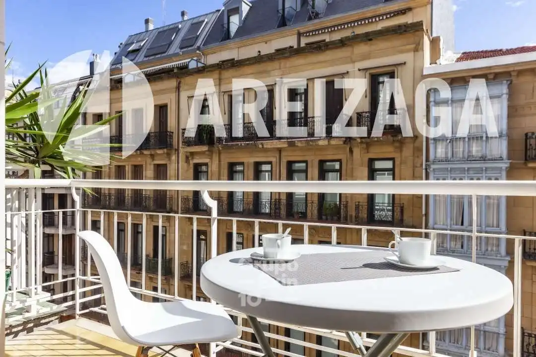 Piso en venta en Bergara Kalea, Área Romántica