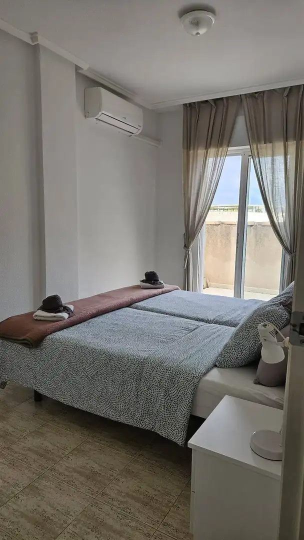 Habitación de Ático en venta en Torrevieja con Aire acondicionado, Jardín privado y Piscina