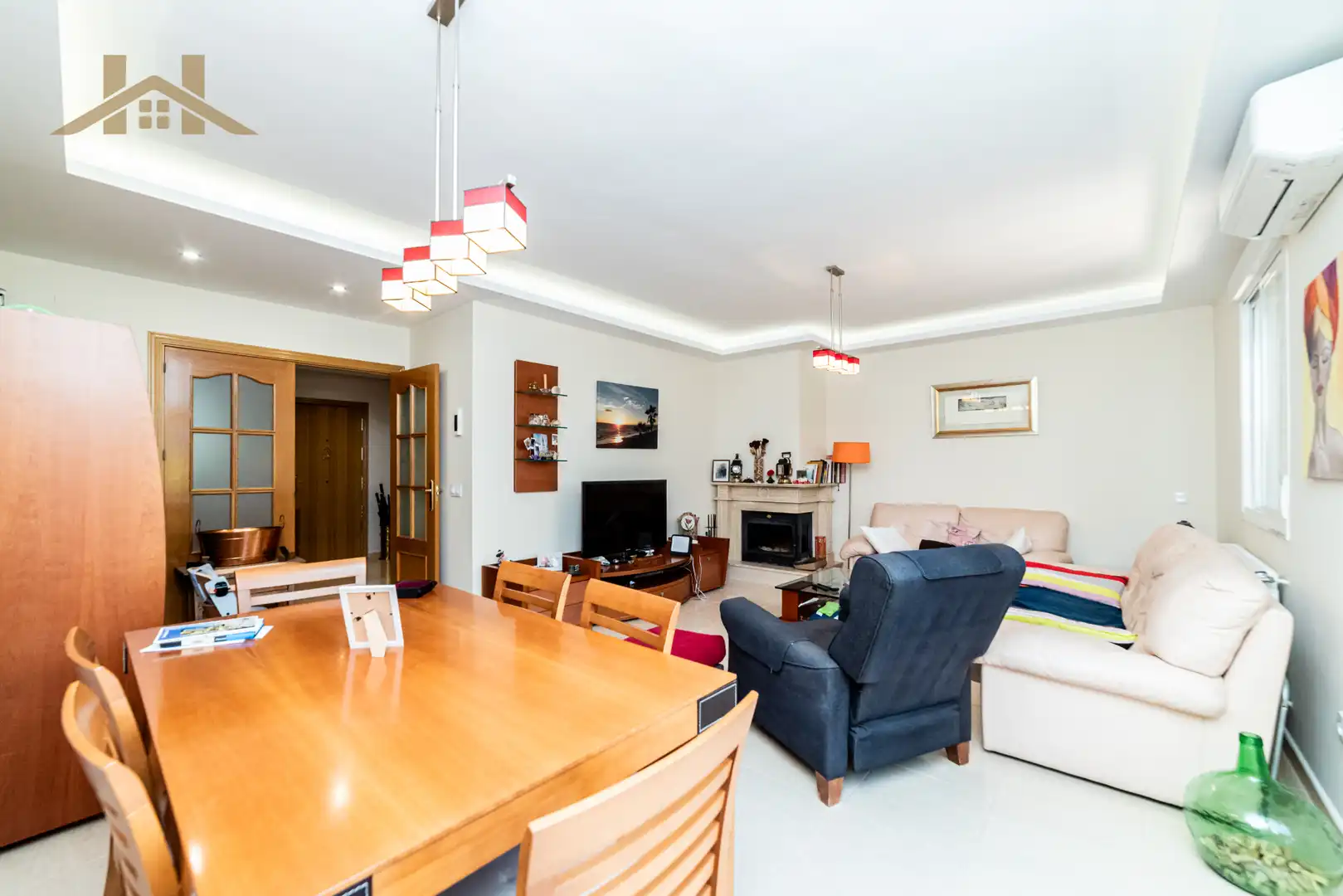 Living room of Houses for sale in Fuenlabrada  with Air Conditioner, Heating and Community pool