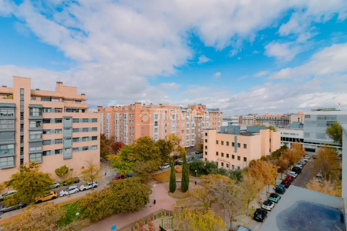 Vista exterior de Estudi de lloguer en  Madrid Capital amb Aire condicionat, Calefacció i Parquet