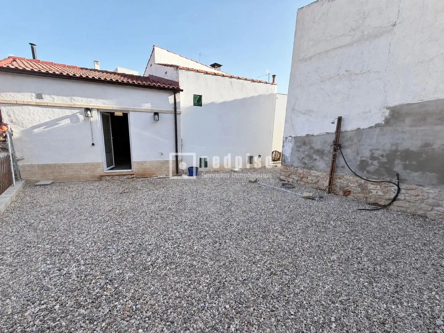 Exterior view of Houses for sale in Chiloeches  with Heating, Terrace and Furnished