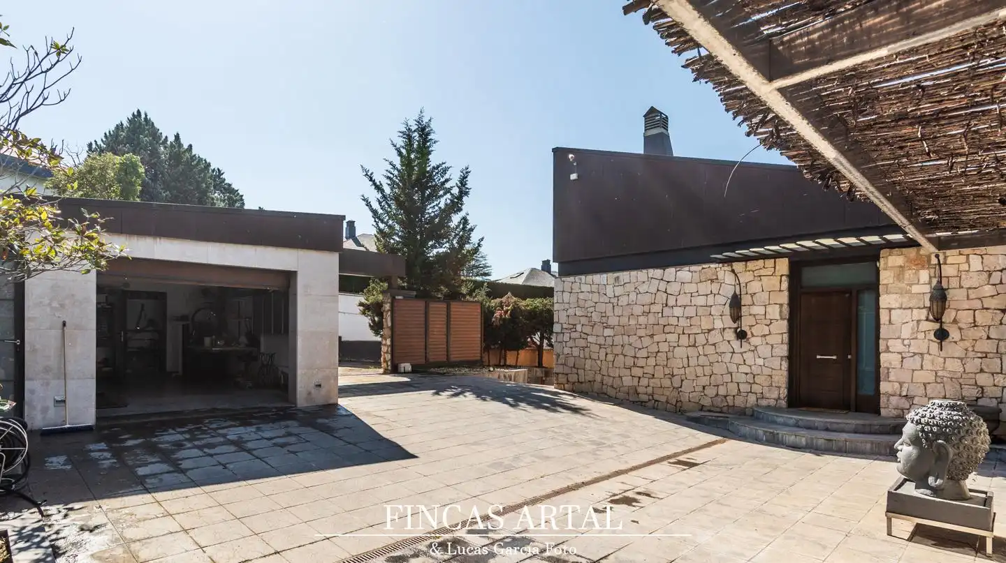 Vista exterior de Casa o chalet en venta en Zaragoza con Aire acondicionado, Calefacción y Jardín privado