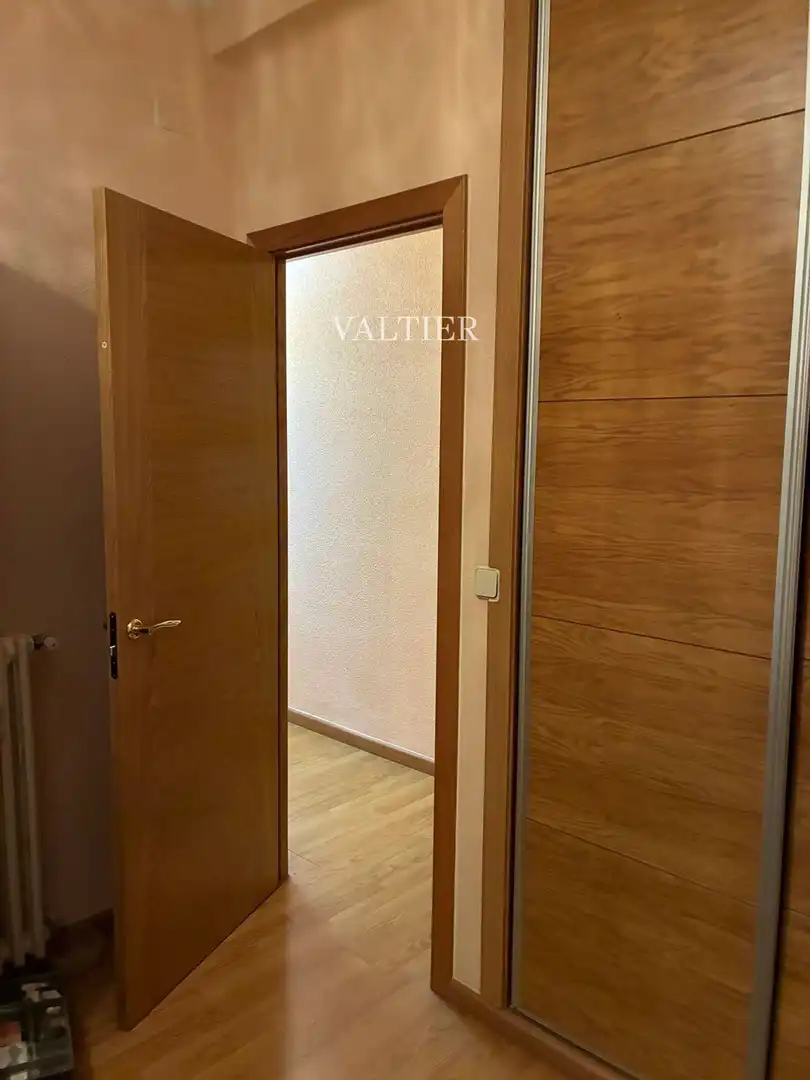 Schlafzimmer von Wohnung zur Miete in Madrid mit Terrasse, Abstellraum und Möbliert