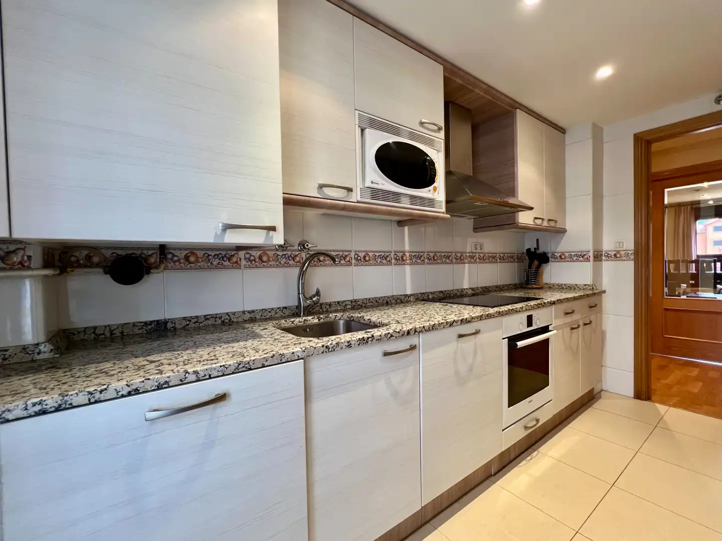 Kitchen of Flat for sale in Jaca  with Heating, Parquet flooring and Terrace