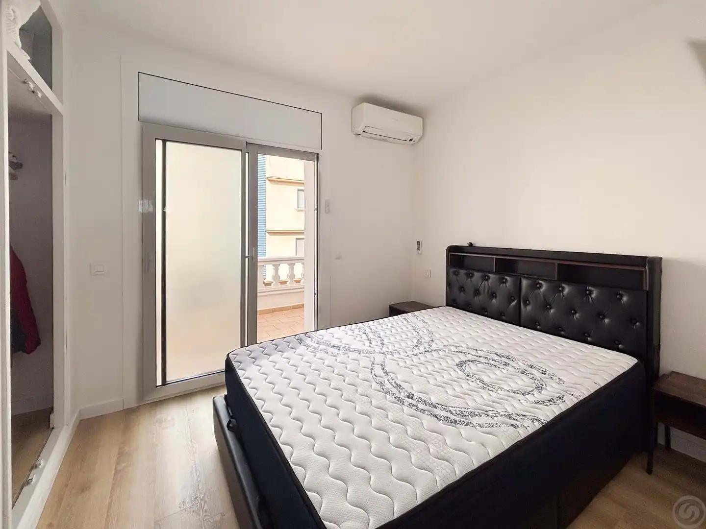 Schlafzimmer von Einfamilien-Reihenhaus zum Verkauf in Empuriabrava mit Klimaanlage, Terrasse und Möbliert