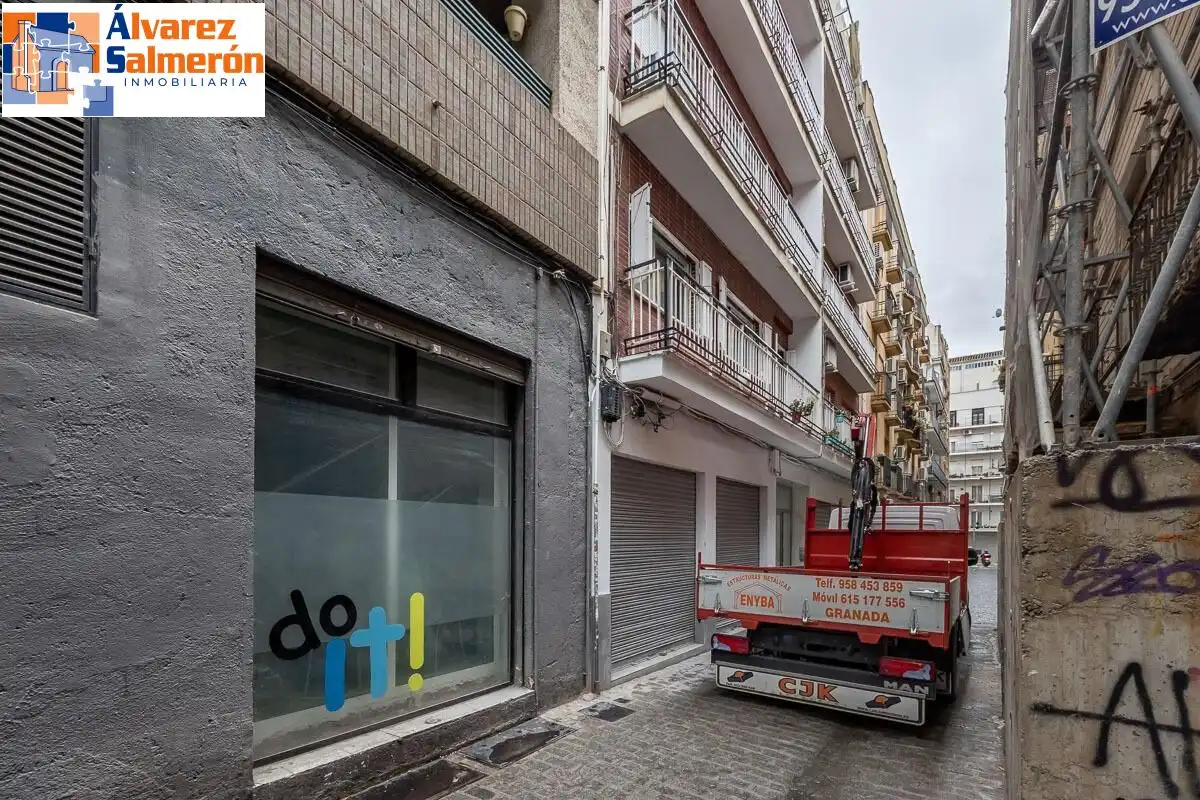 Vista exterior de Piso en venta en Granada con Calefacción y Trastero