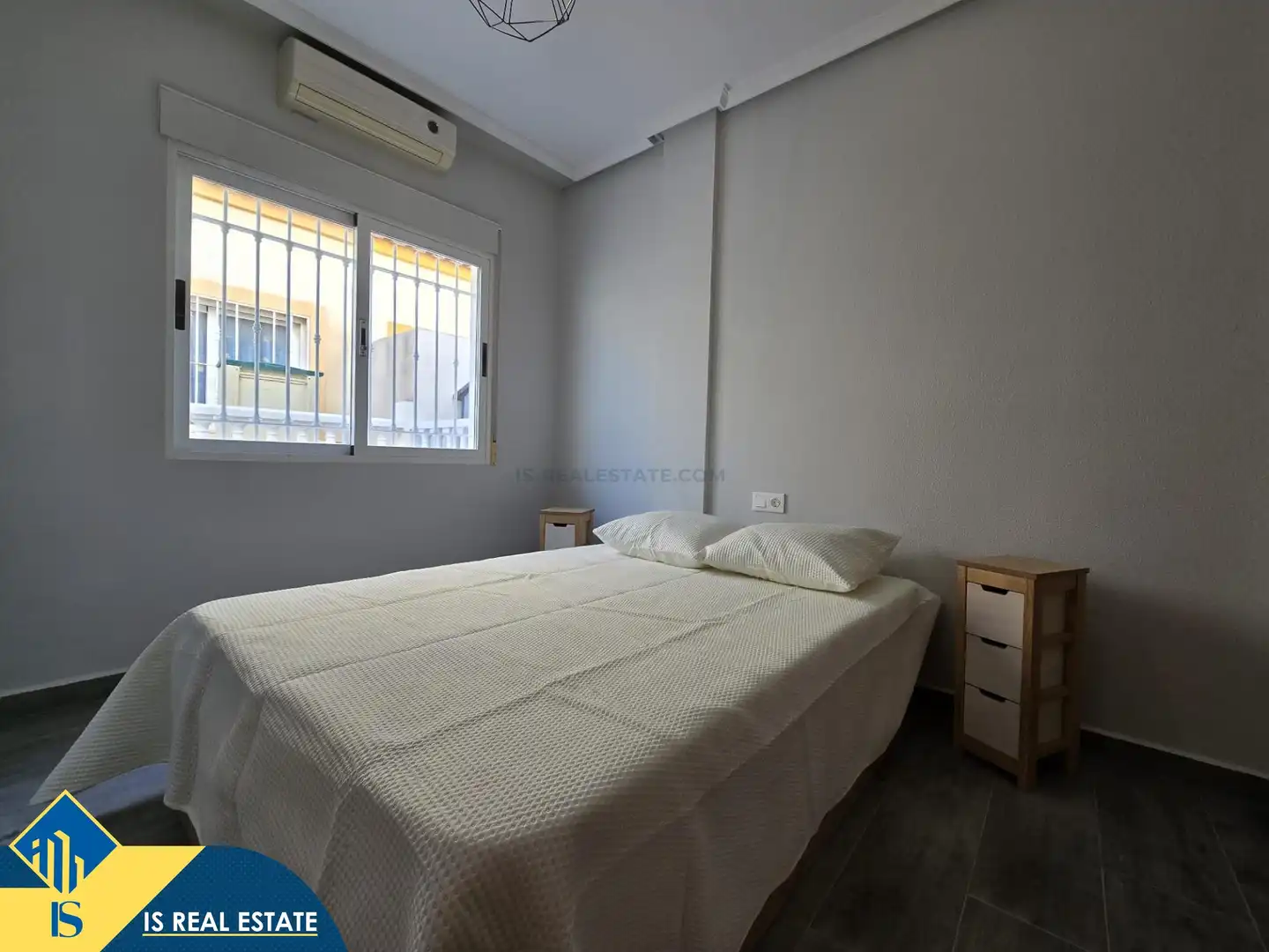 Habitación de Dúplex en venta en Torrevieja con Terraza y Amueblado