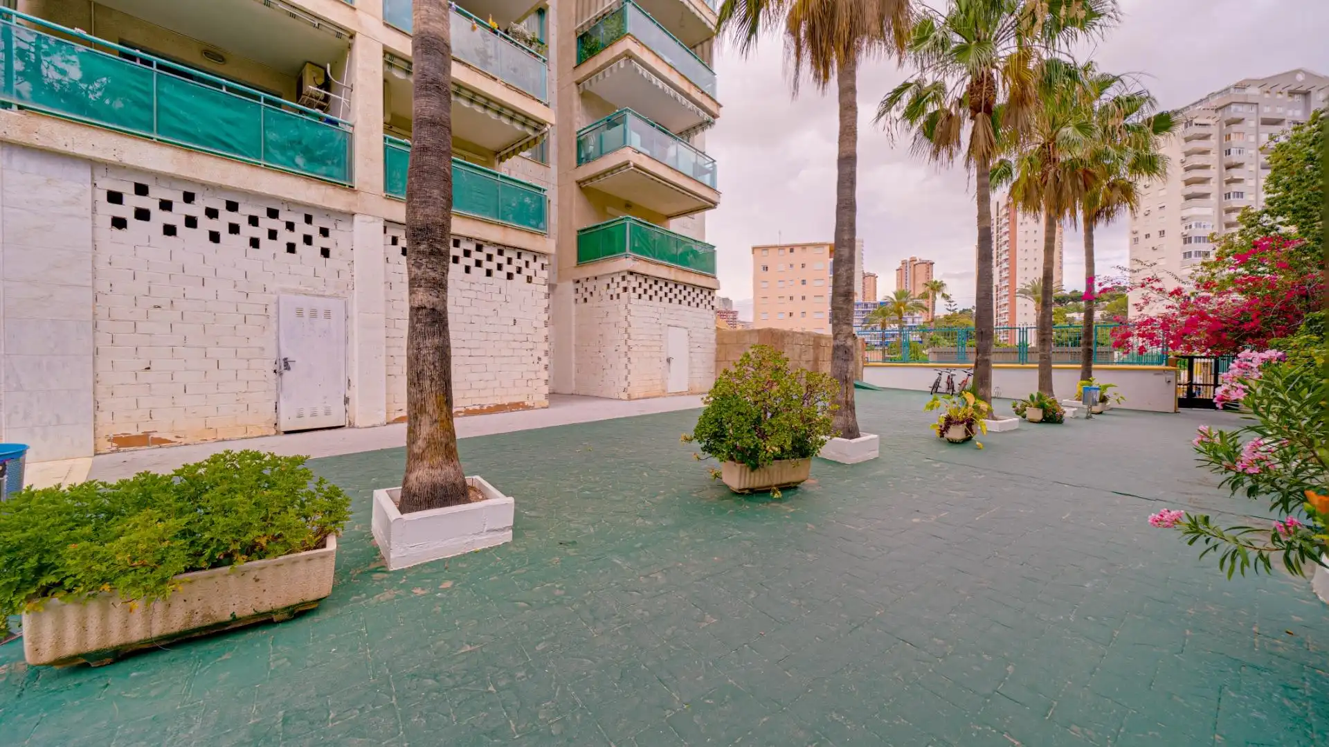 Vista exterior de Apartament de lloguer en Villajoyosa / La Vila Joiosa amb Aire condicionat, Jardí privat i Terrassa