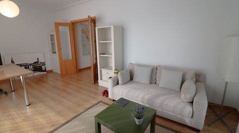 Foto 3 de Piso de alquiler en Mediterraneo, San Martín, Vitoria - Gasteiz