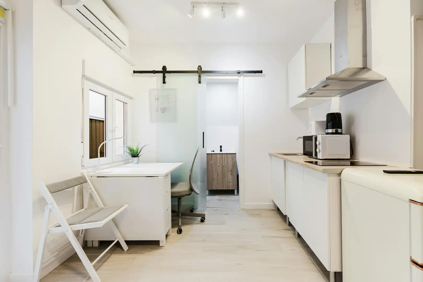 Küche von Wohnung zur Miete in Valencia mit Klimaanlage, Waschmaschine und Fernseher
