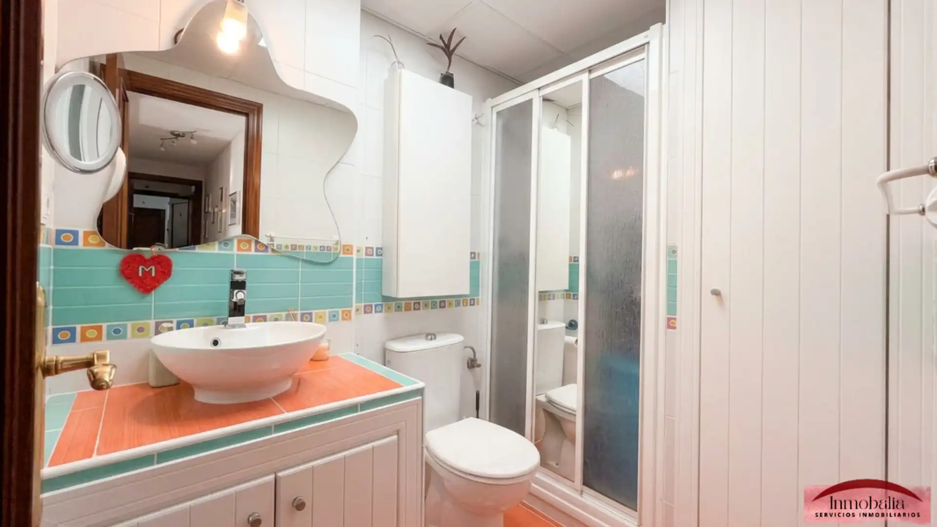 Badezimmer von Wohnung zum Verkauf in Sevilla mit Klimaanlage und Terrasse