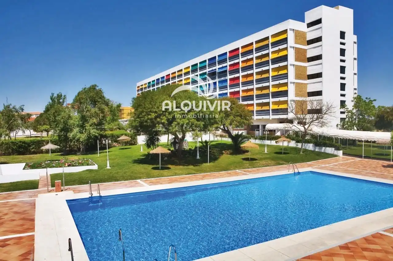 Vista exterior de Pis en venda en Almonte amb Aire condicionat, Terrassa i Piscina