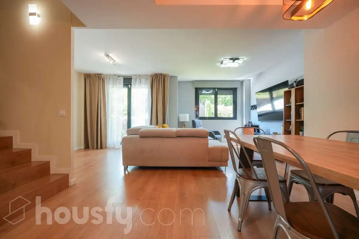 Sala de estar de Casa o chalet en venta en Tres Cantos con Aire acondicionado, Calefacción y Jardín privado