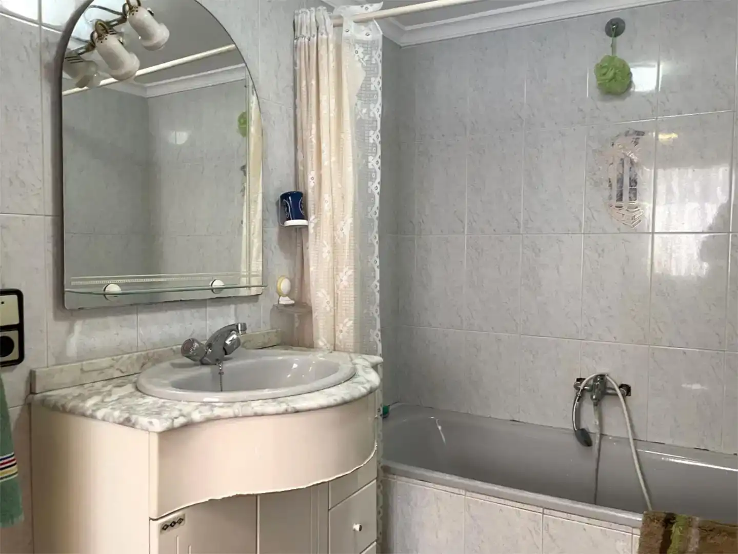 Bathroom of Detached homes for sale in Planes