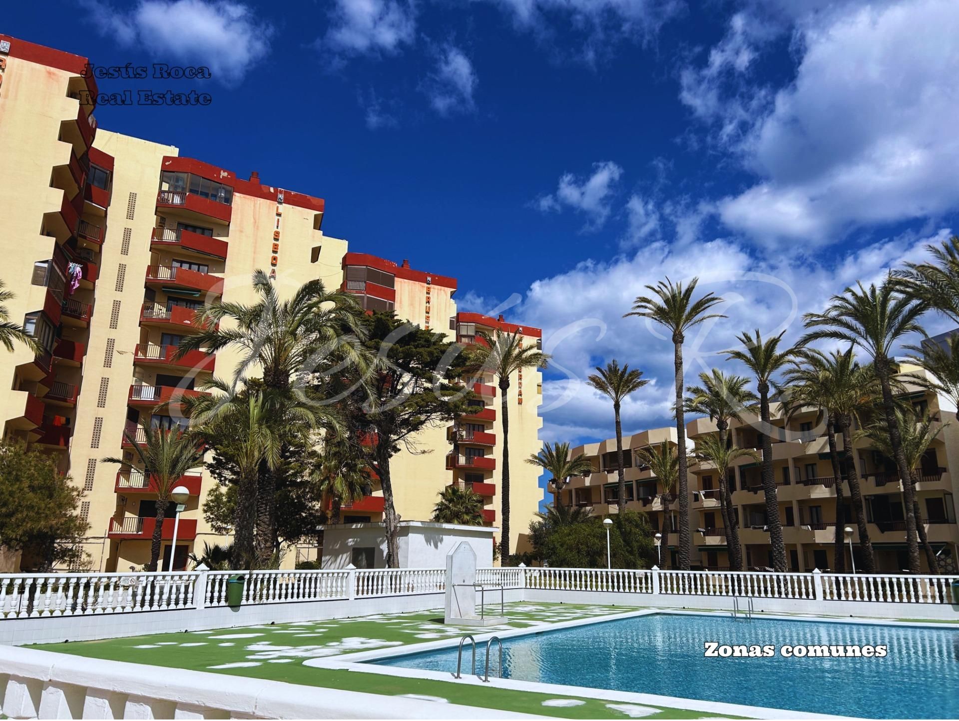 Vista exterior de Apartament en venda en La Manga del Mar Menor amb Jardí privat, Moblat i Balcó
