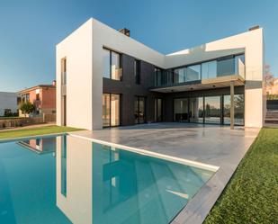 Vista exterior de Casa o xalet en venda en Girona Capital amb Aire condicionat, Calefacció i Jardí privat