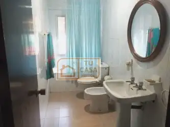 Baño de Casa o chalet en venta en Malpartida de Cáceres con Aire acondicionado, Calefacción y Jardín privado