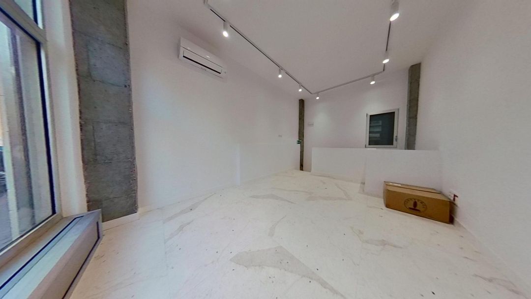 Premises for sale in  Madrid Capital  with Air Conditioner and Furnished