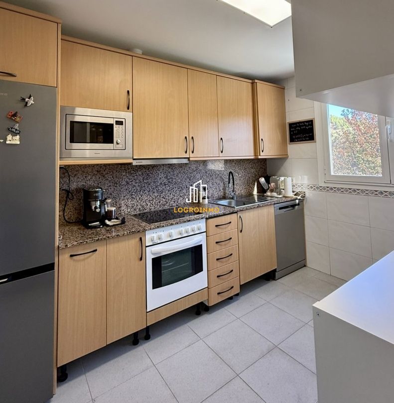 Cuina de Pis en venda en Villamediana de Iregua amb Calefacció, Terrassa i Traster