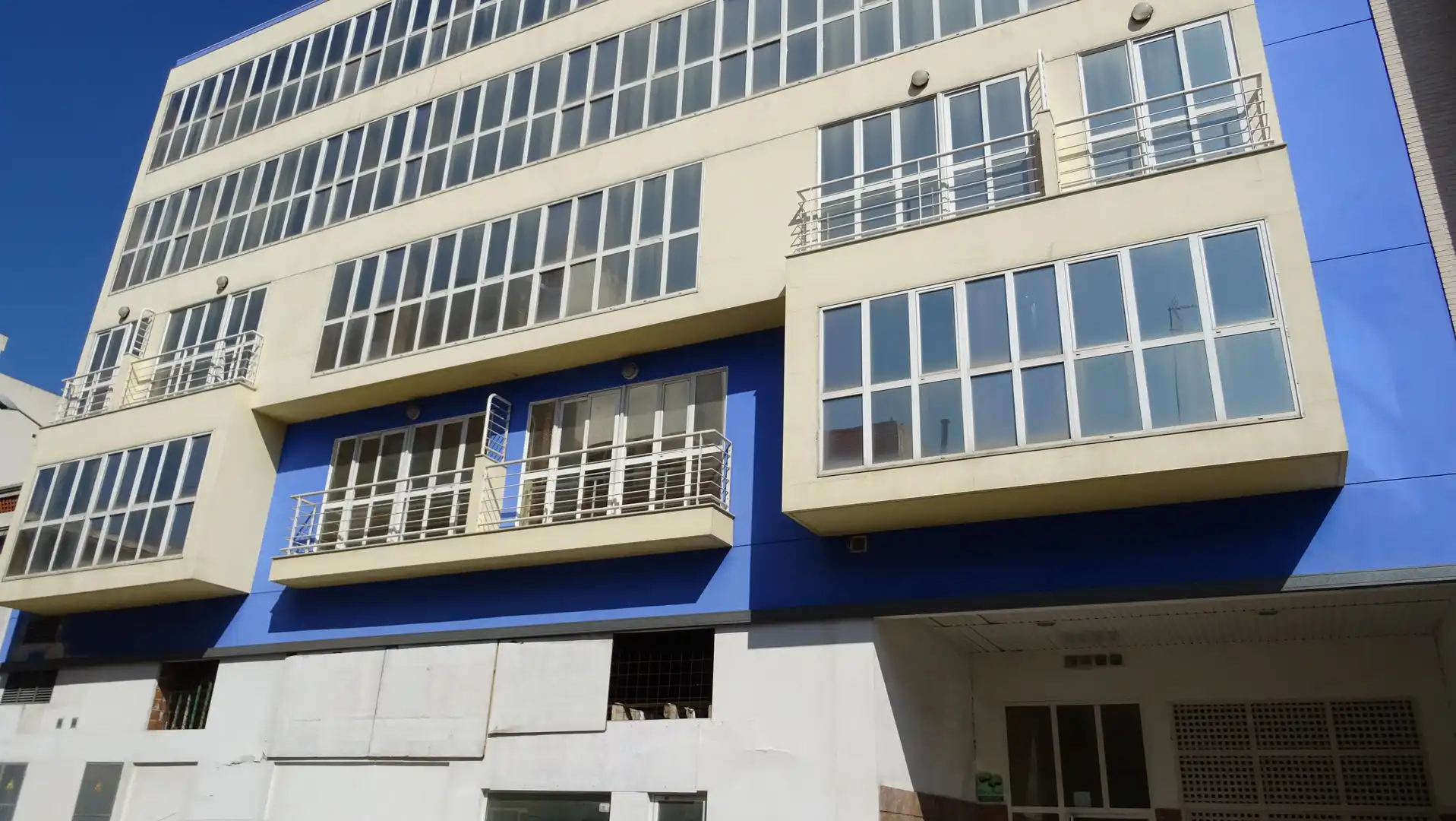 Parking with lift for sale in Denia Carretera