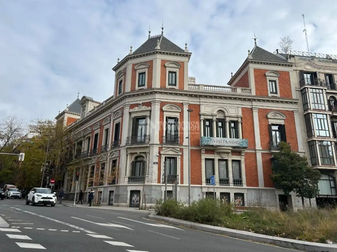 Vista exterior de Local en venda en Madrid