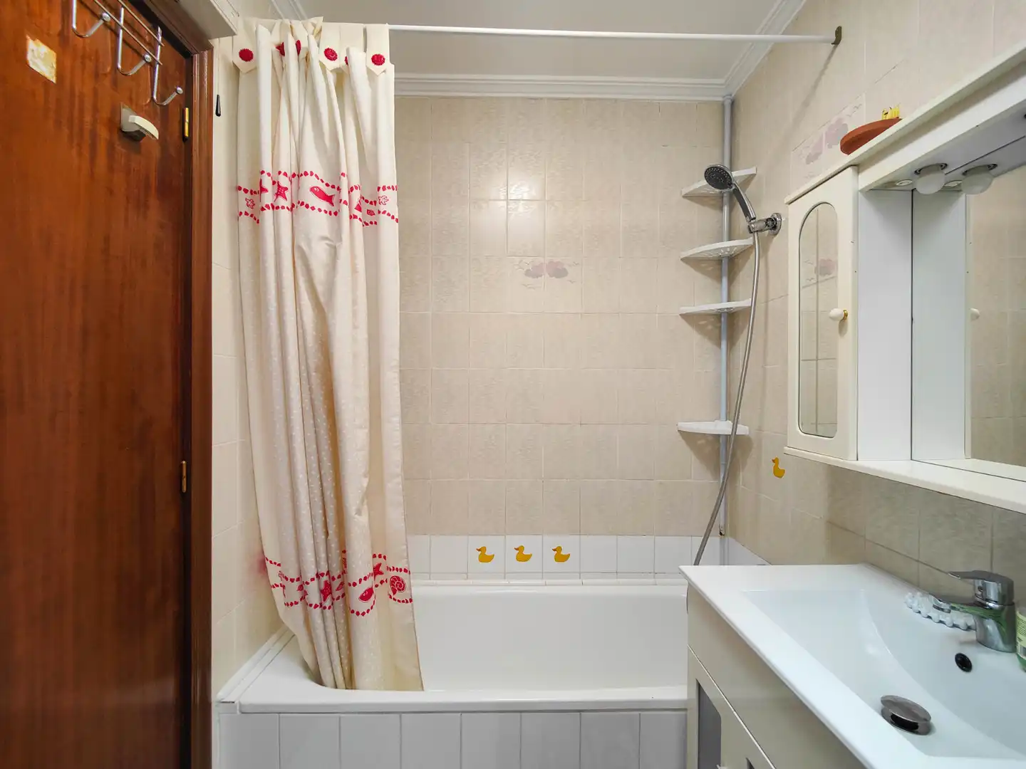 Baño de Casa adosada de alquiler en Torrevieja con Aire acondicionado, Jardín privado y Terraza