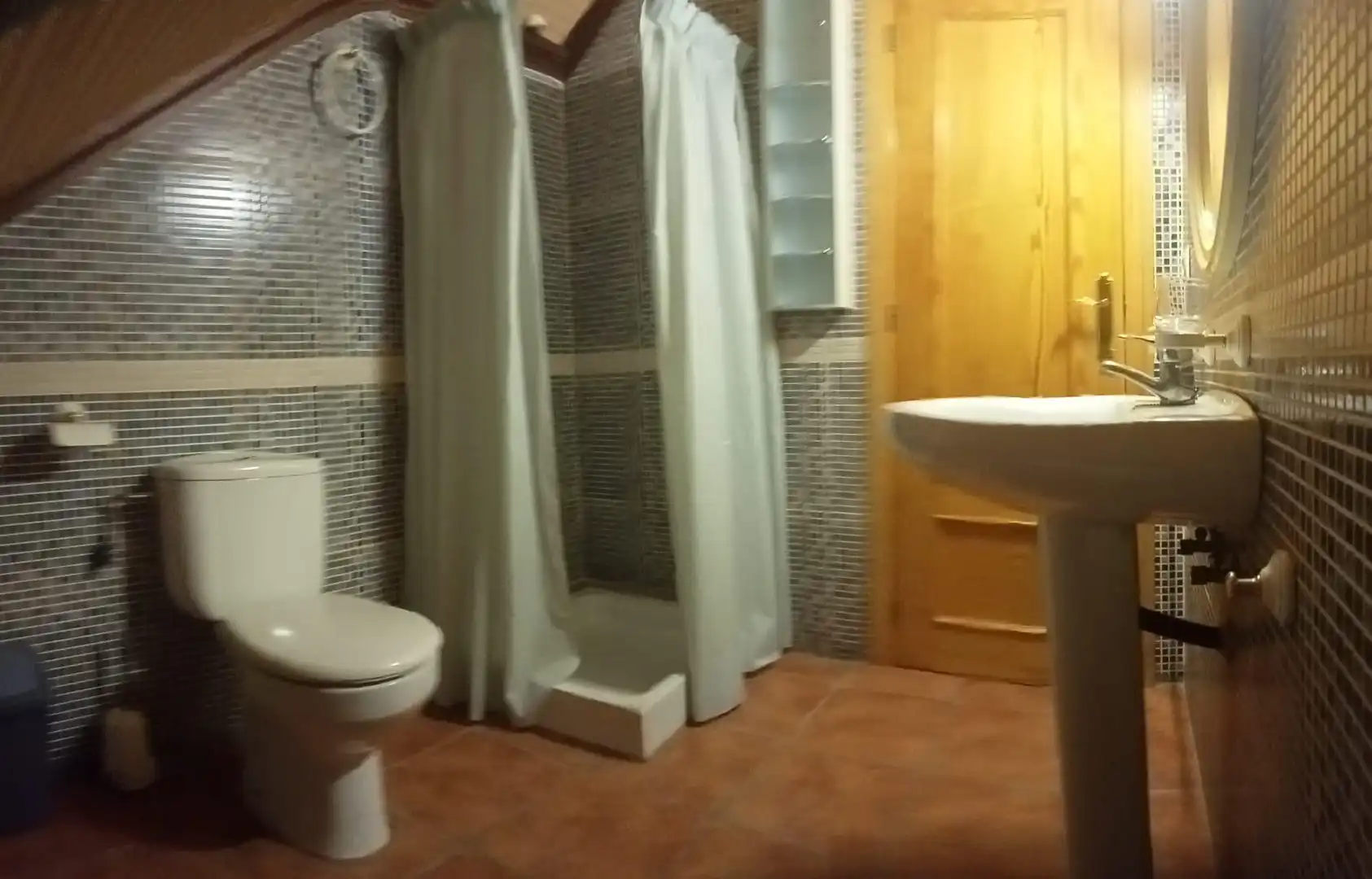 Bany de Finca rústica en venda en Córdoba amb Aire condicionat, Calefacció i Jardí privat