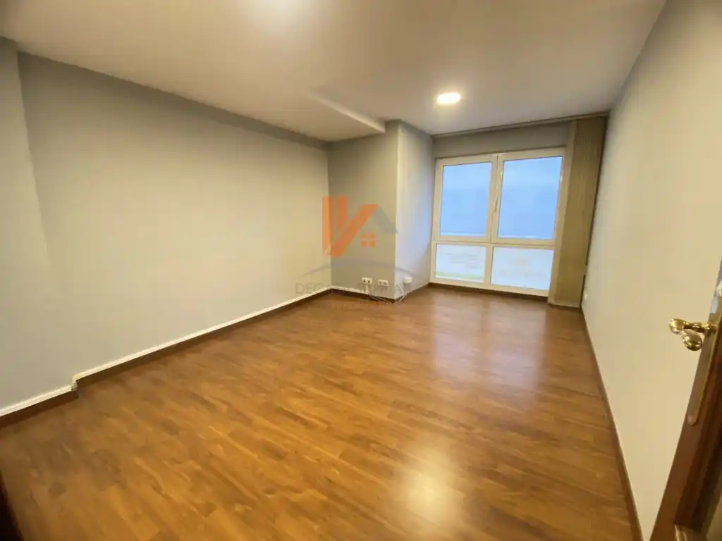 Office for rent in Santiago de Compostela 