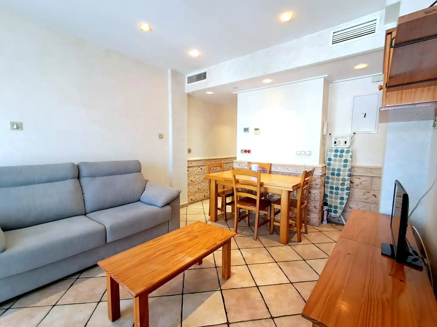 Sala d'estar de Apartament en venda en Águilas amb Aire condicionat, Calefacció i Jardí privat
