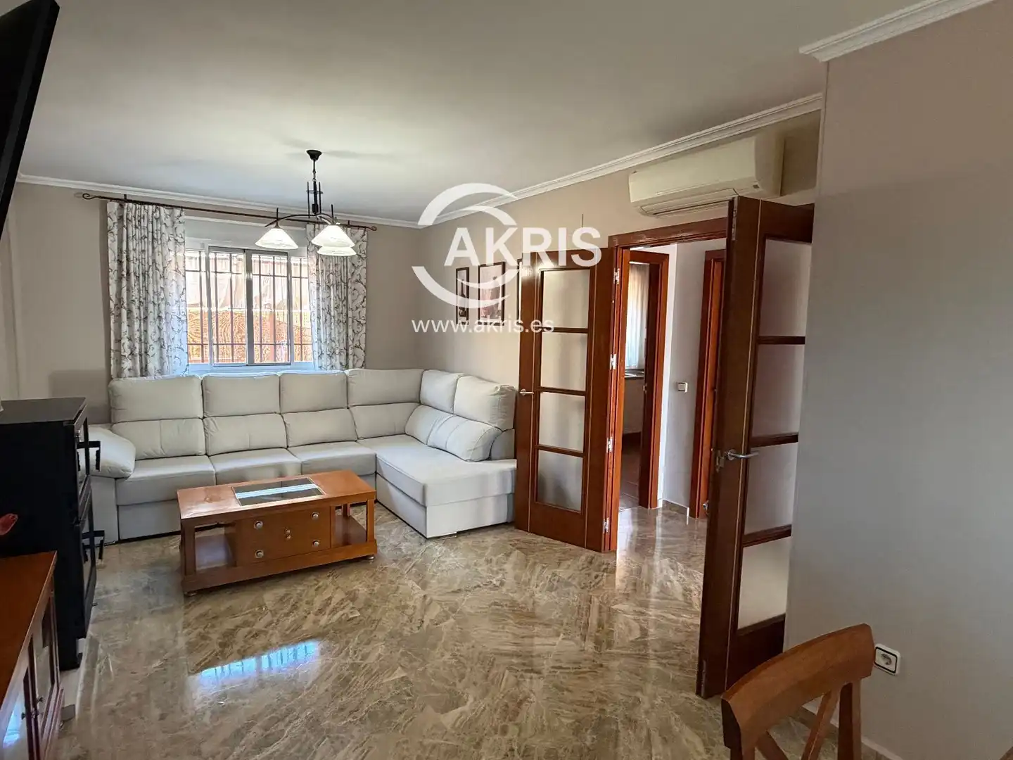 Sala d'estar de Casa adosada en venda en Toledo amb Aire condicionat, Jardí privat i Terrassa