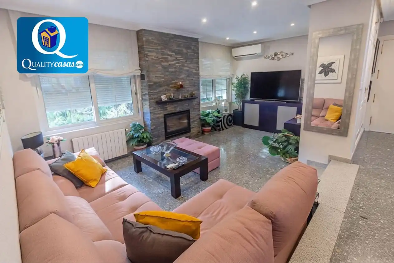Chalet con piscina en venta en Garbinet - Vistahermosa, imagen 8