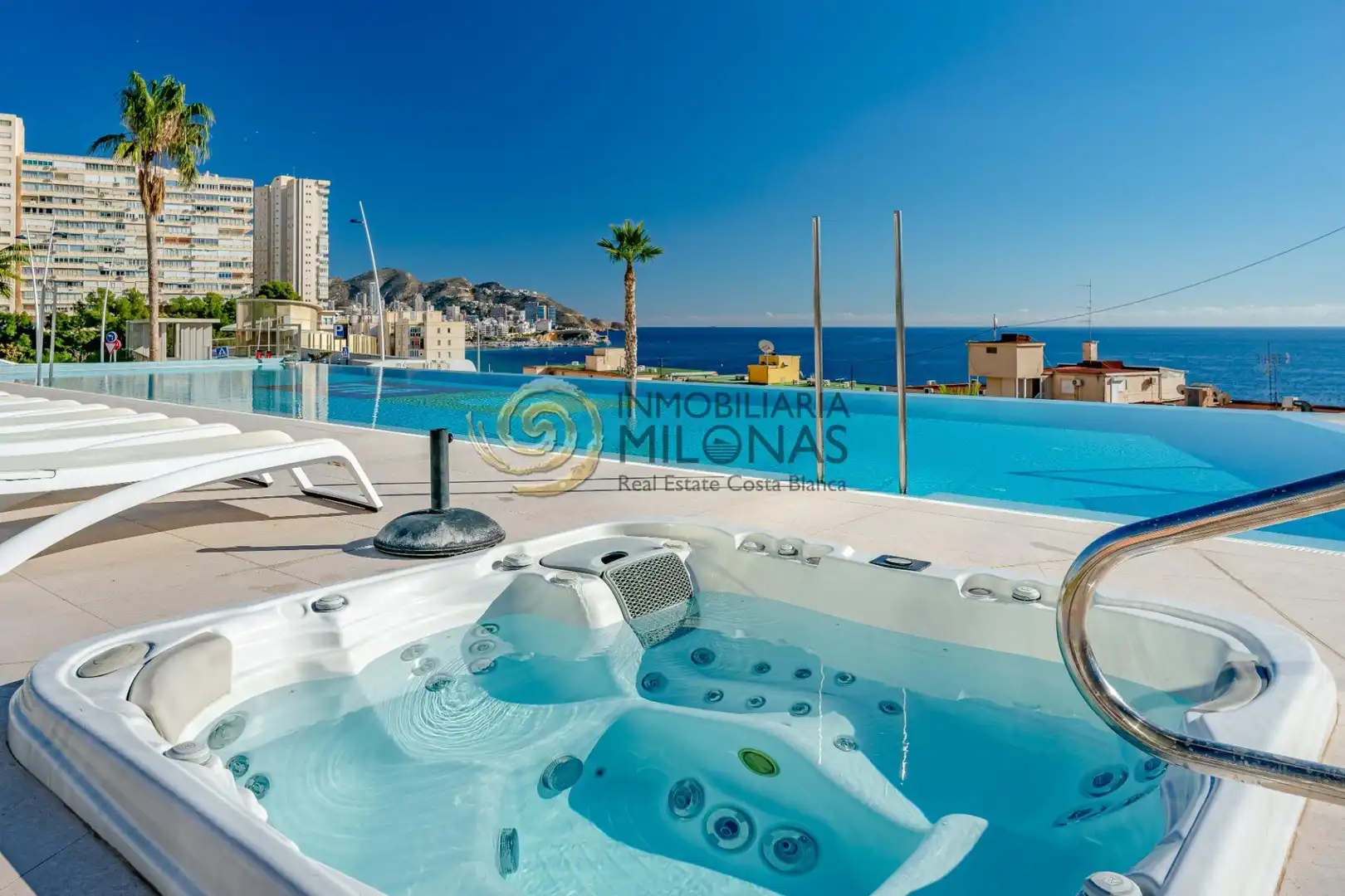 Piscina de Apartament en venda en Benidorm amb Aire condicionat, Terrassa i Traster