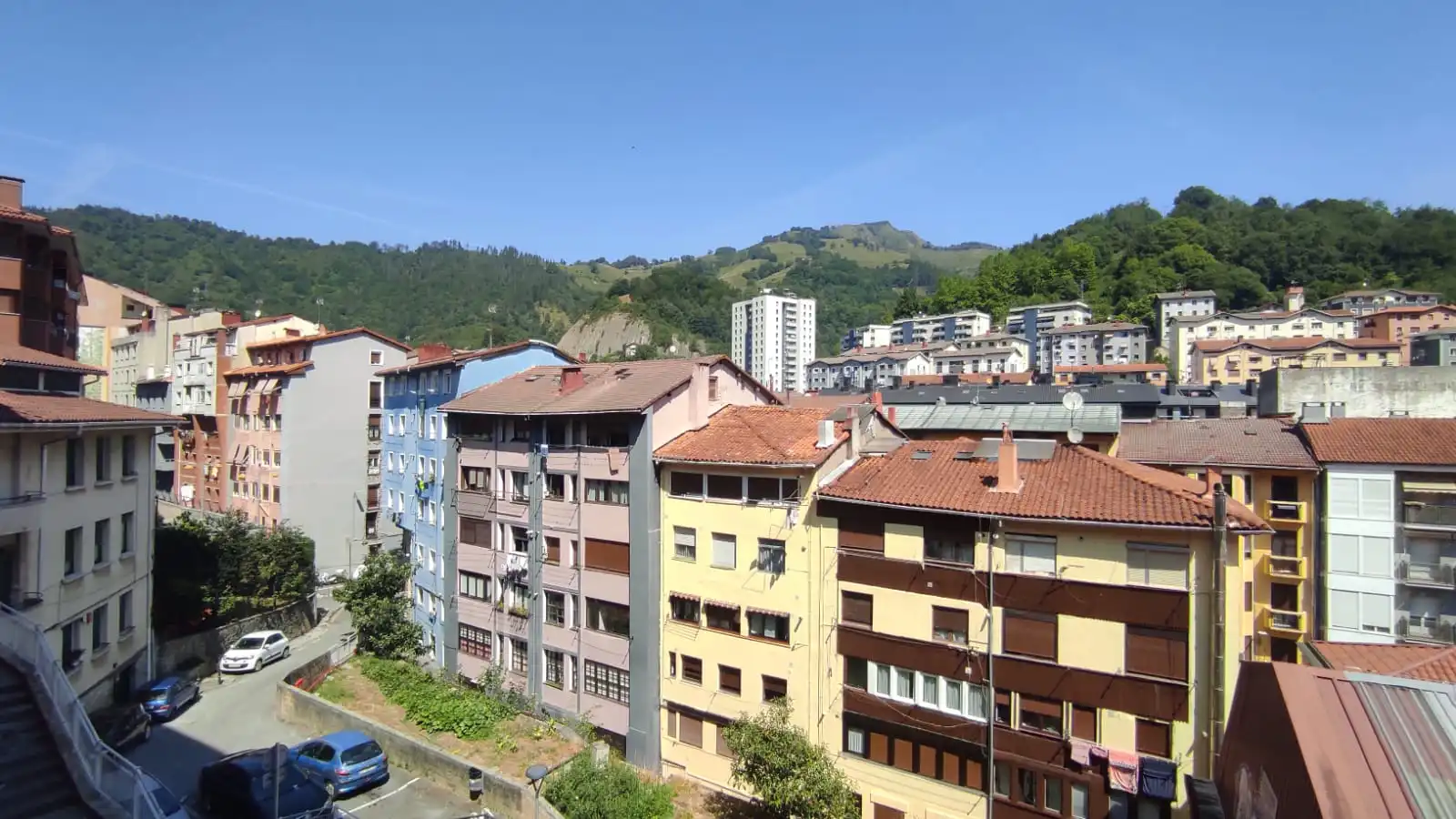 Vista exterior de Pis en venda en Eibar amb Calefacció, Parquet i Moblat