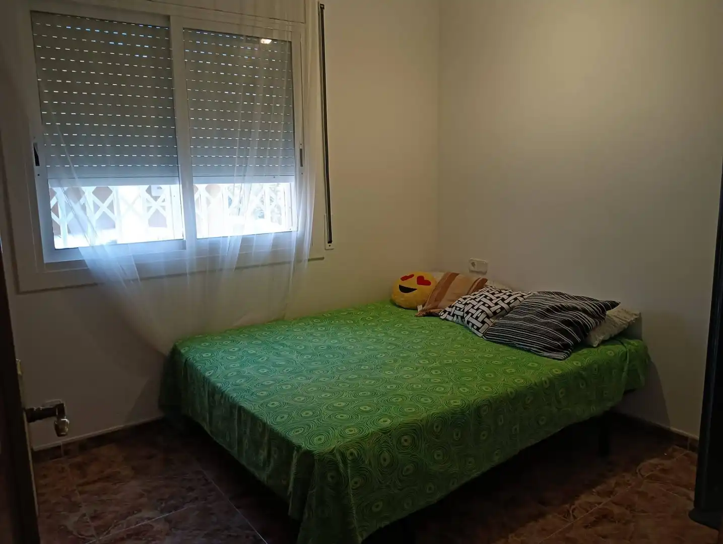 Habitación de Casa adosada en venta en Vilanova i la Geltrú con Aire acondicionado, Calefacción y Jardín privado