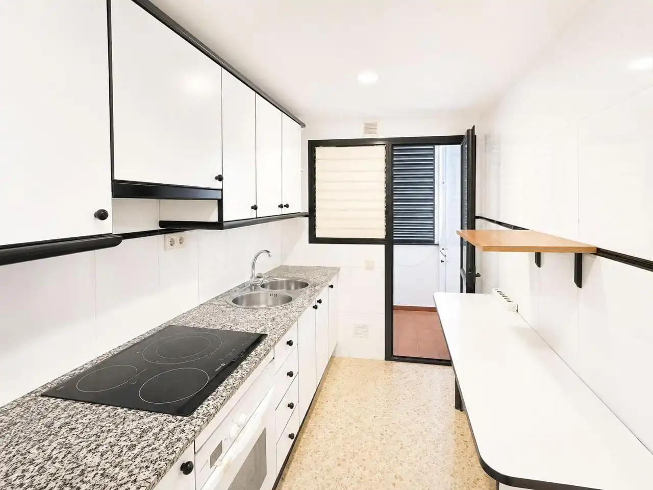 Kitchen of Flat for sale in El Masnou