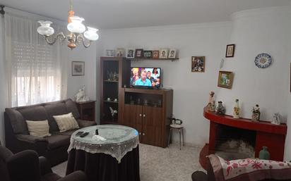 Sala d'estar de Casa o xalet en venda en Ronda amb Terrassa, Traster i Moblat