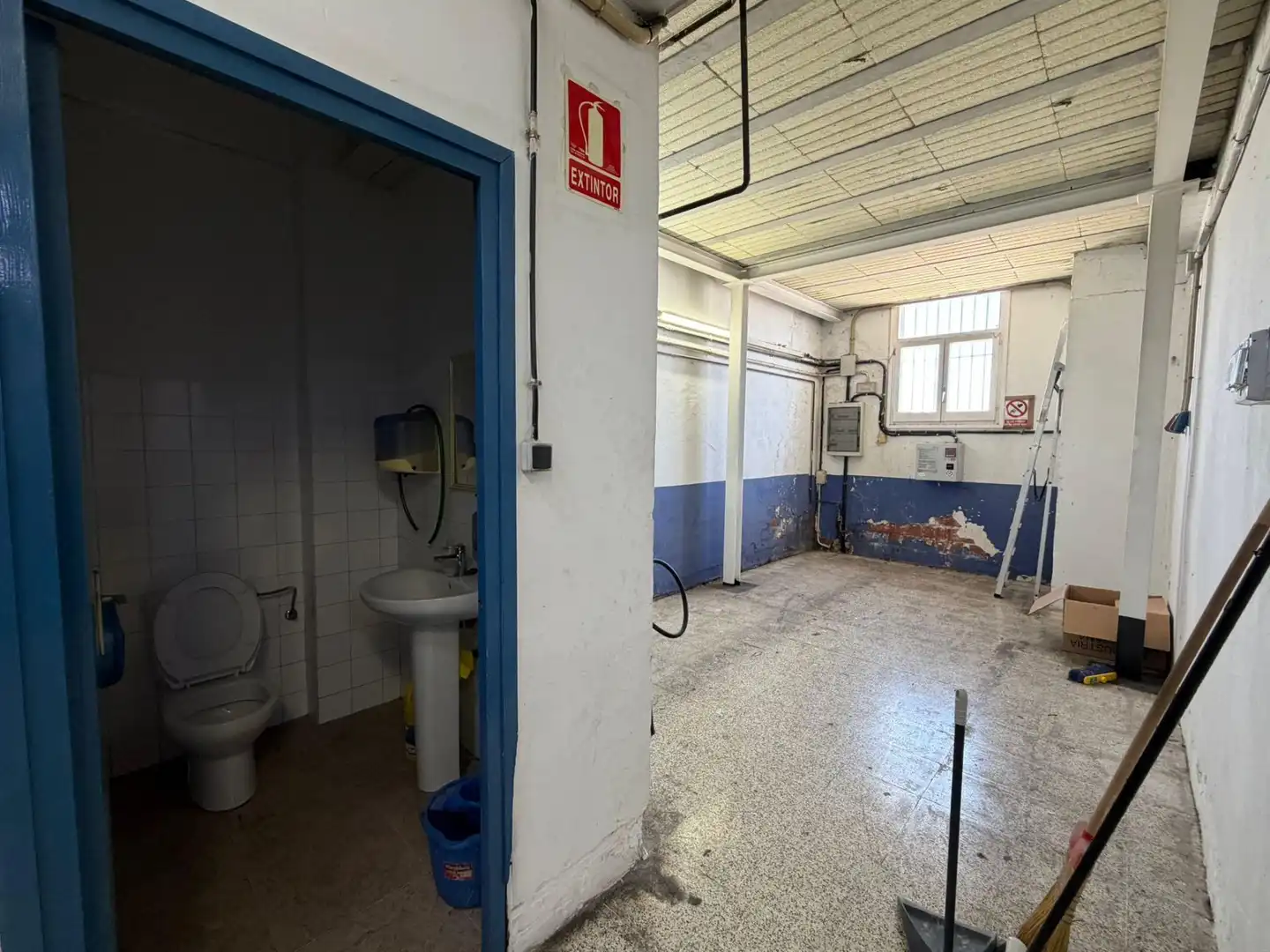 Badezimmer von Fabrikhallen zur Miete in Igualada