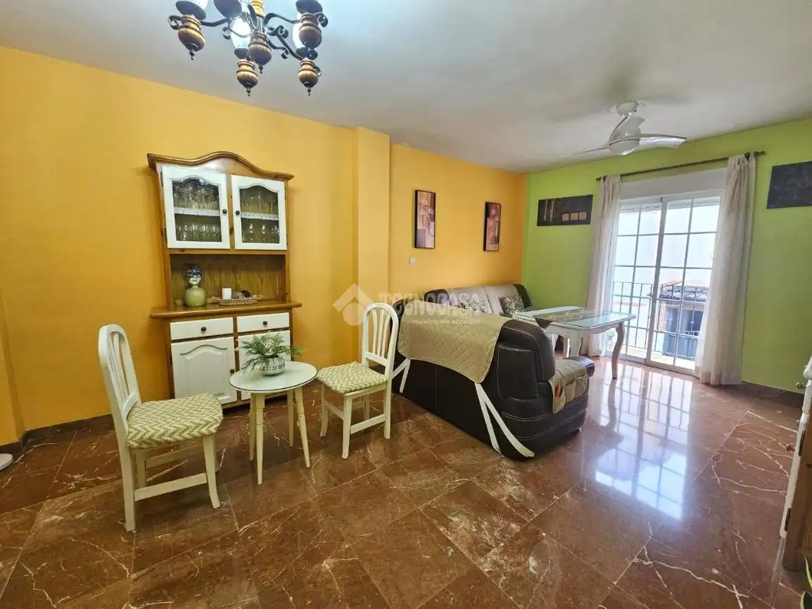 Sala d'estar de Casa adosada en venda en Parque de la Ermita