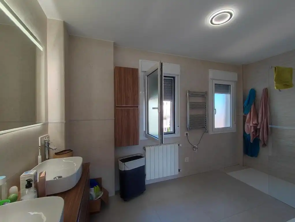 Bany de Casa o xalet en venda en Villa de Otura amb Aire condicionat, Calefacció i Terrassa