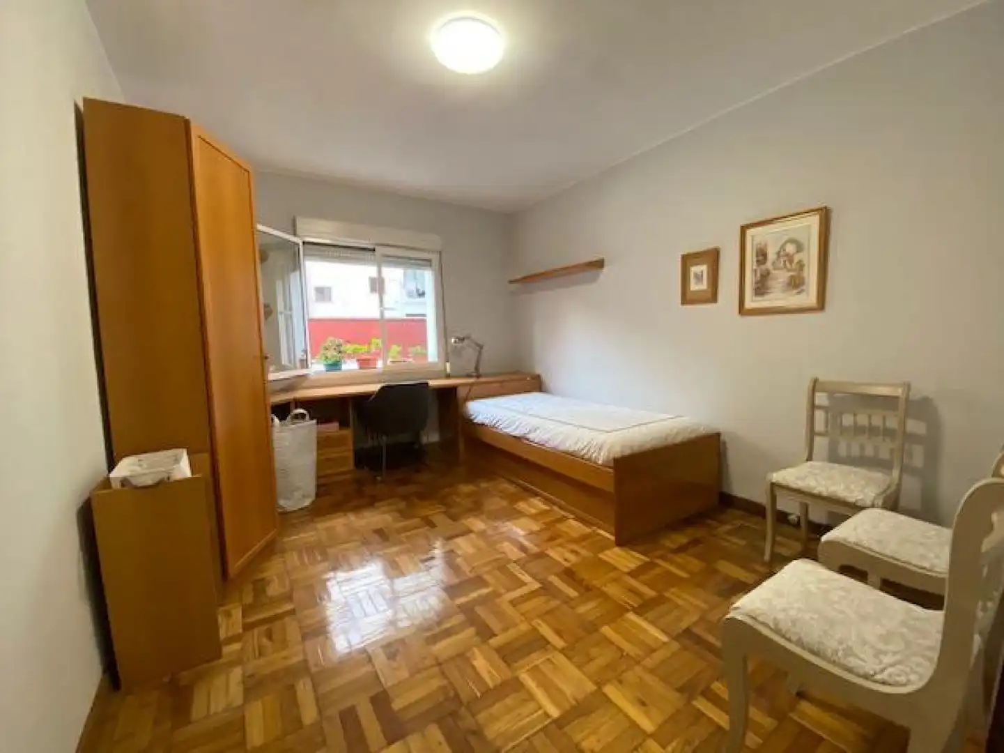 Habitación de Piso de alquiler en Oviedo  con Calefacción y Amueblado