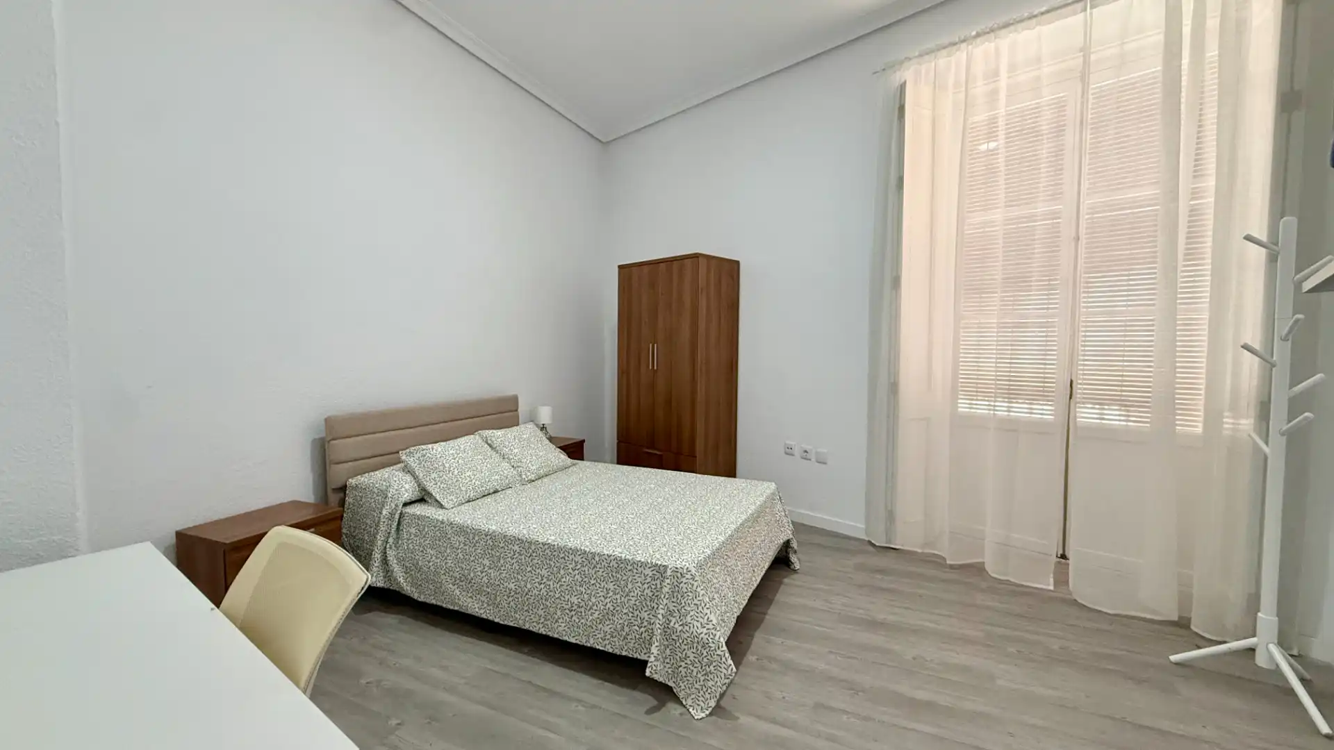 Habitación de Piso de alquiler en Cádiz con Amueblado, Horno y Lavadora