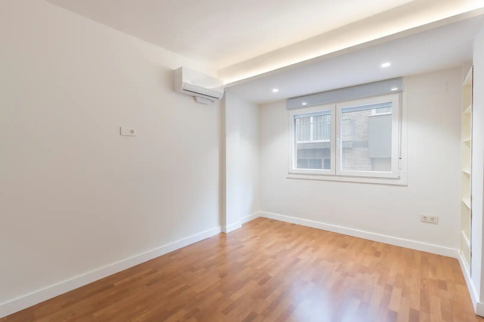 Flat for sale in Granada  with Air Conditioner, Heating and Parquet flooring