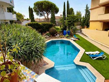 Dúplex amb piscina en venda a AVENIDA DE GRAN BRETAÑA