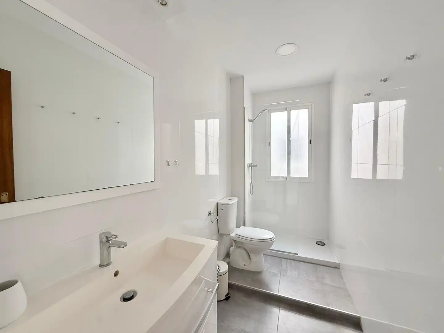Badezimmer von Wohnung zur Miete in Valencia mit Klimaanlage, Parkett und Terrasse