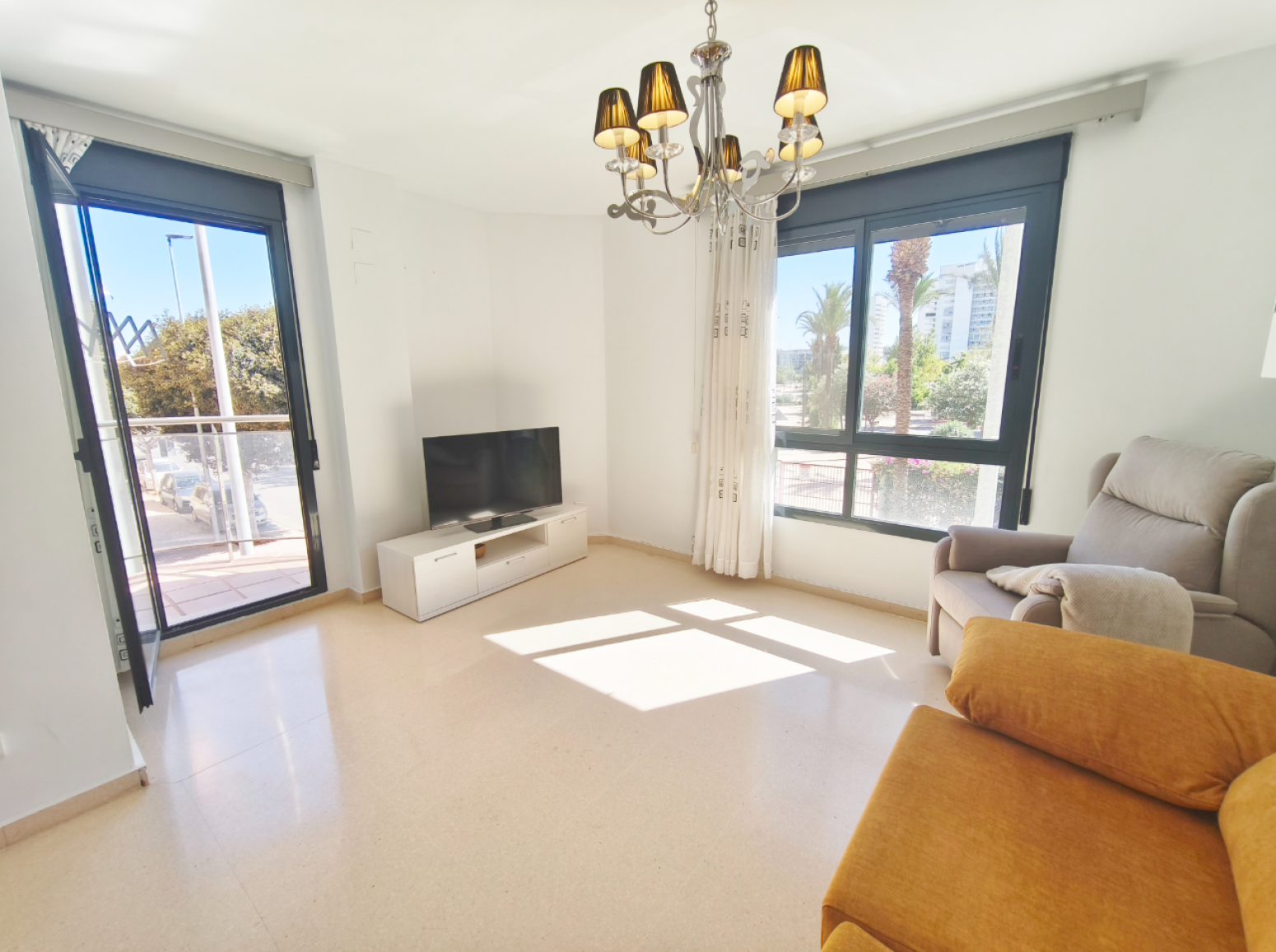 Living room of Flat for sale in Torrent  with Air Conditioner, Heating and Balcony