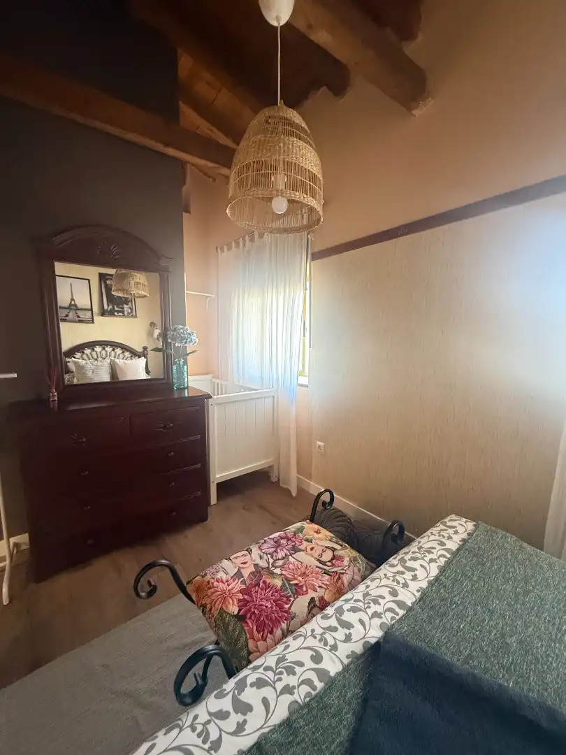 Dormitori de Finca rústica en venda en Cisneros amb Calefacció, Jardí privat i Parquet