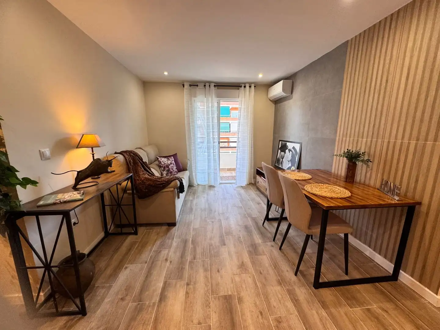 Living room of Flat for sale in Málaga  with Air Conditioner, Terrace and Furnished
